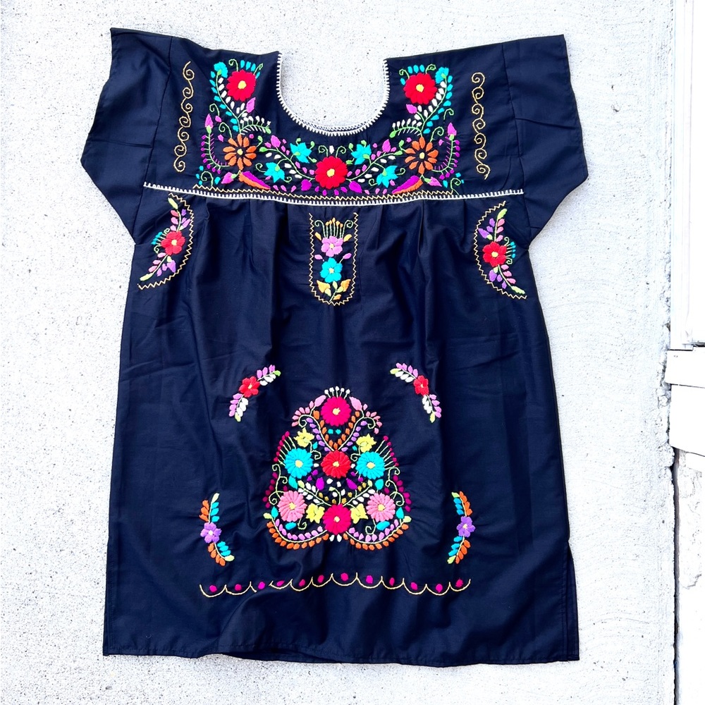 🌸 2 x $79 🌸  Hand embroidered Mexican dress - Picture 8 of 9
